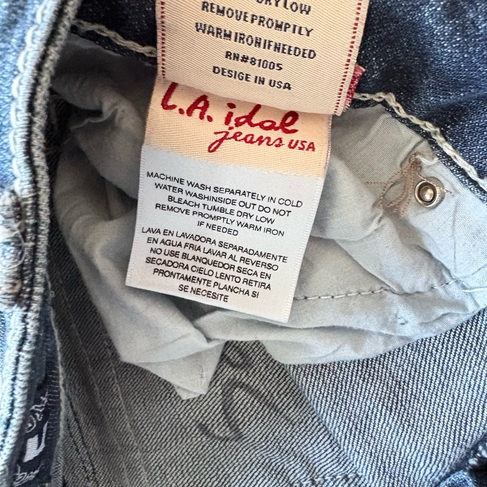 L.A. Idol Women's 5 Low Rise Blue Fleur De Lis Embroidered Boot Cut Jeans - Picture 6 of 6
